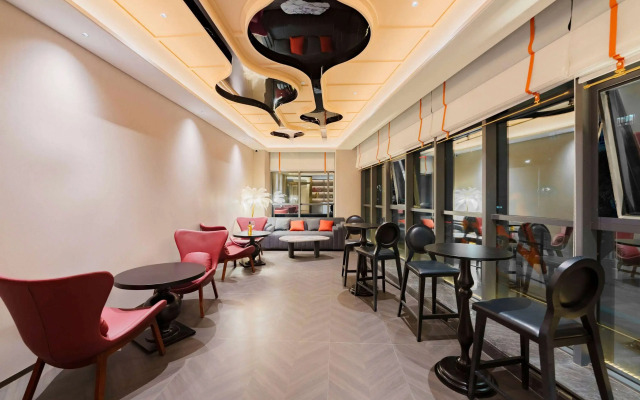 Howard Johnson By Wyndham Life Kunming Guandu Hotel