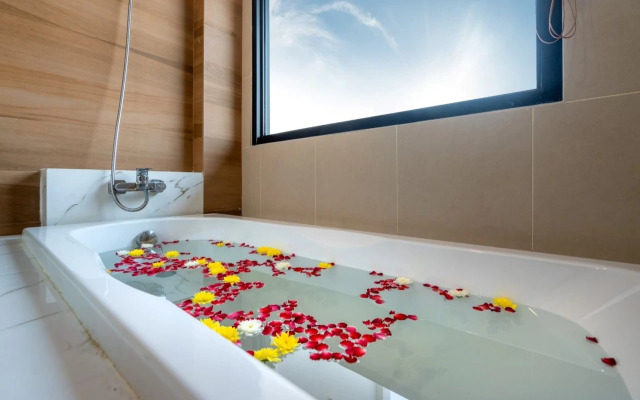 The Thames Pool Access Resort SHA+