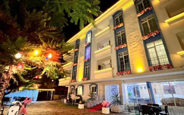 Avrasya - on 3 ApartHotel