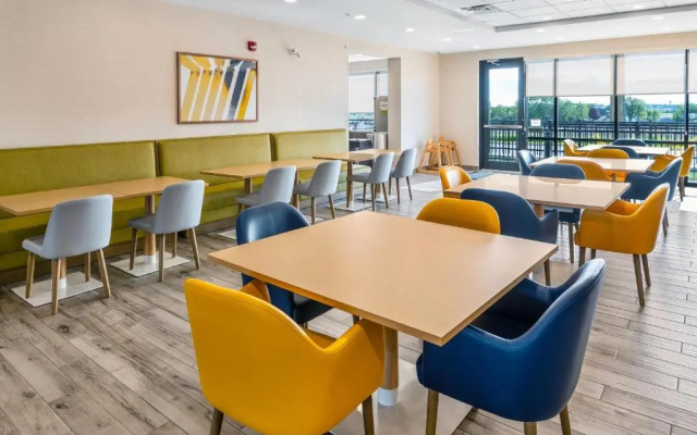 Comfort Inn & Suites