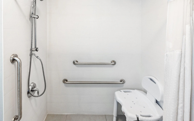 Holiday Inn Express & Suites Baton Rouge East by IHG