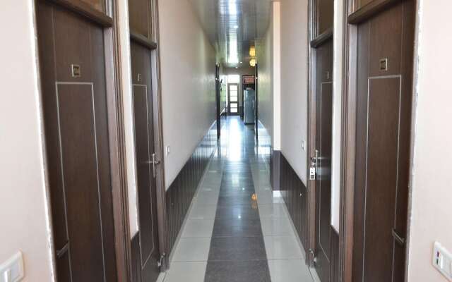 Motel Divine by OYO Rooms