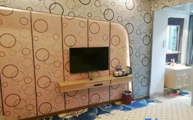 Pinkehuai Fashion Hotel (Qujing Mo San Factory)
