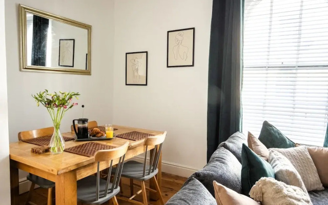 Stunning 1 Bedroom Apartment - Plymouth