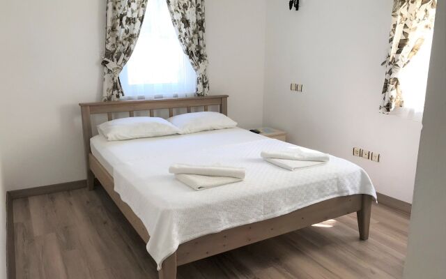Ada Hotel