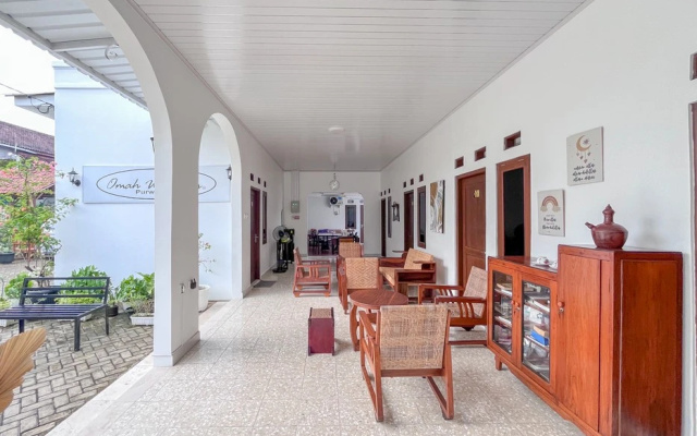 RedDoorz  Syariah @Omahwatumas Near Amikom Purwokerto – Hotel Rooms – Purwokerto