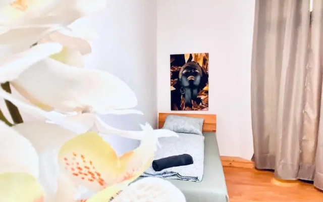 Stylish Shared 3-Bedroom Stay Near City