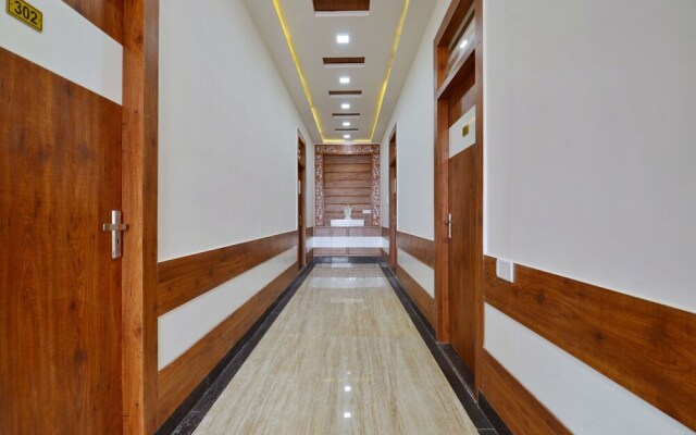 OYO 13860 Panchsheel Plaza