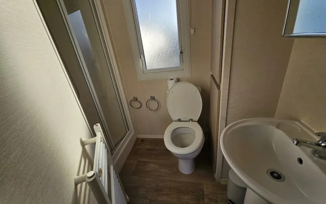 2 Bed Caravan Leanne Centeal Heated