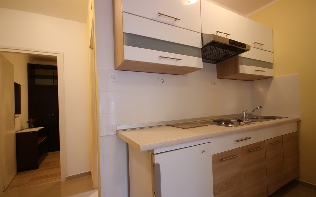 Apartment Dino - apartments with hot tub: A3 Novalja, Island Pag