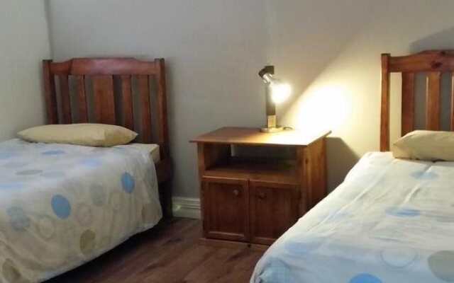 Willow Court Motel