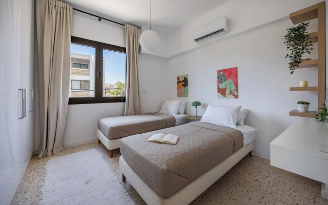 Trygoni Court - Elegant Downtown 3-bdr Apartment