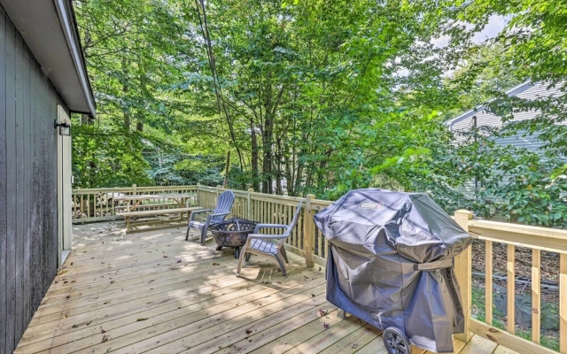 Modern Poconos Chalet w/ Private Hot Tub, Fire Pit