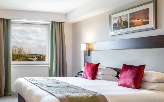 Heston Hyde Hotel