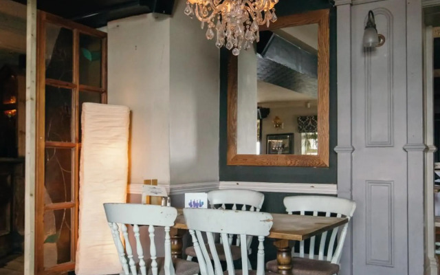 Royal Hotel, Bar & Grill