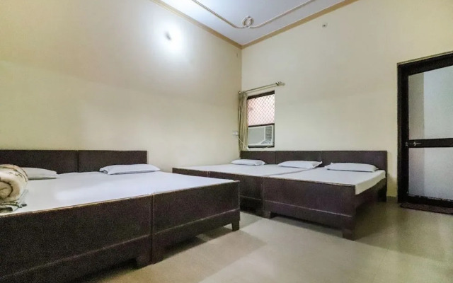 Shri Giriraj Dham by OYO Rooms