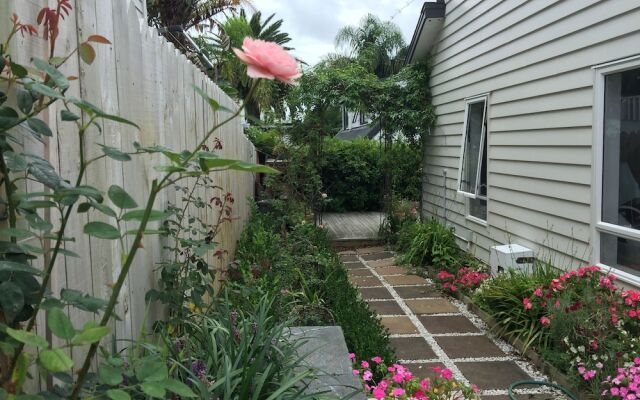 Cute One Bed Room on Lake Road