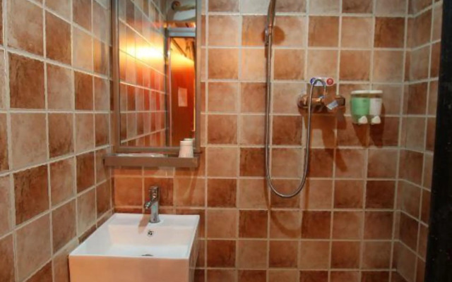 OYO Nanchang Happy Waterbed Literature Hotel