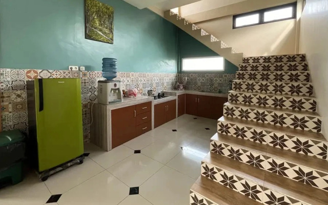 Urbanview Syariah Hotel Kanigara Batu