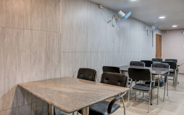 Treebo Golden Inn, 700 Mtrs From Promenade Beach