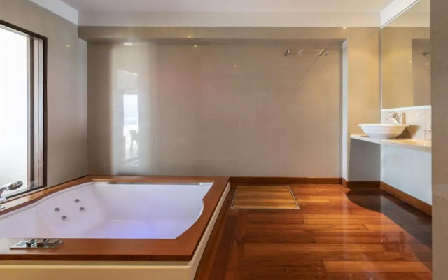 Louis Apostolata Resort and Spa