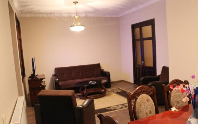 Loria Street #8 Kvartira #4