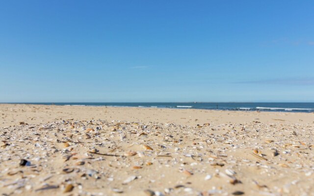 Modern Chalet With Dishwasher, Near the Beach