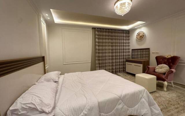 Beverly hills standalone villa with pool