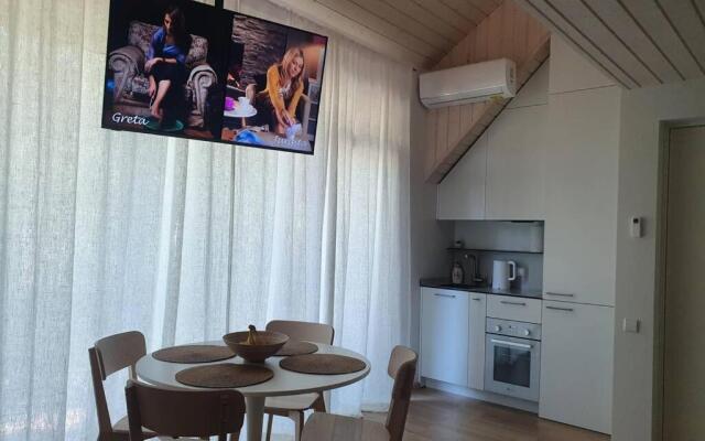 2.5 kambarių butas per du aukštus su baseinu