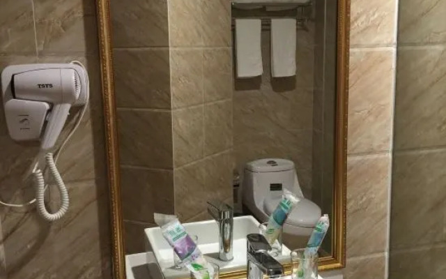 Fengyuanju Business Hotel