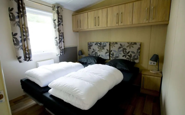 Lodge in Duinhoeve Near Dunes & Playground