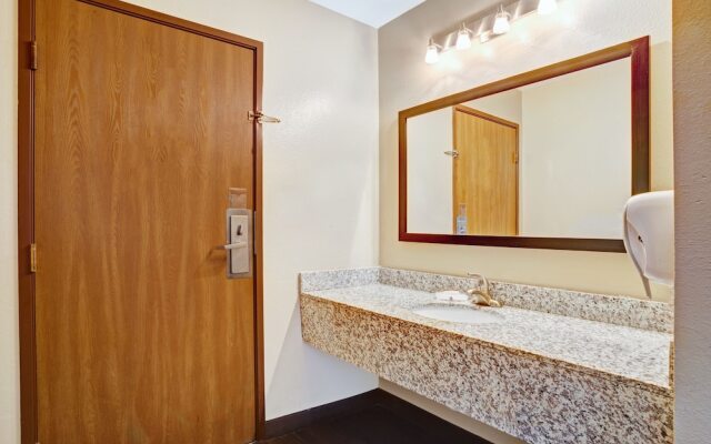 Super 8 Louisville Airport