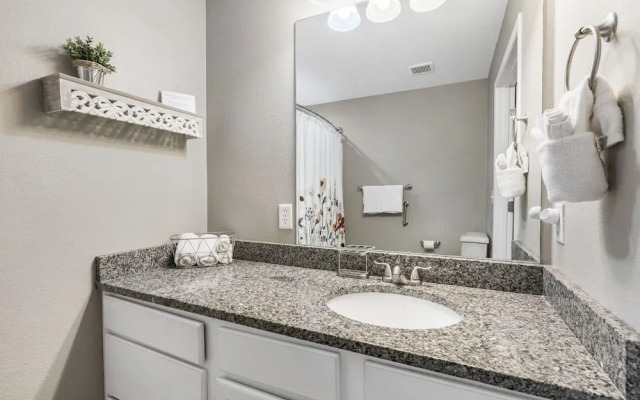 Ozark Overlook - Private Patio & Minutes to Attractions