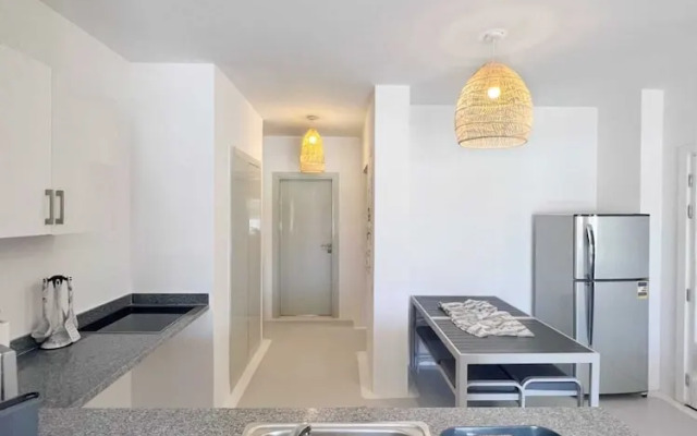 Xuru Stays I Lagoonfront Easy 1bdr @ Swan Lake El Gouna