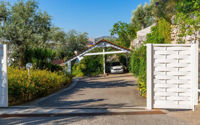 Villa Sorrento Flats