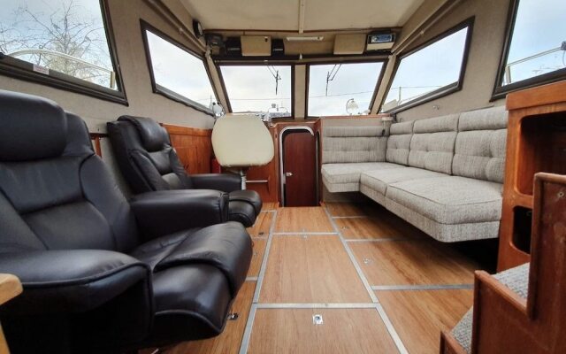 Houseboat Lynx