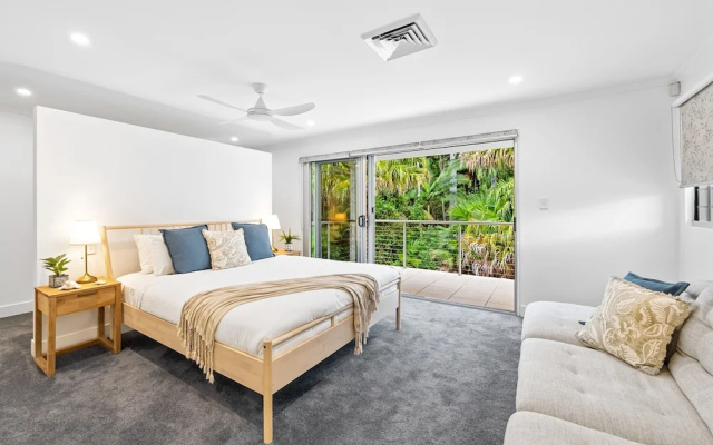 Spacious 3-bed Home With Patio Near Beach – Guest Rooms – Alexandra Headland