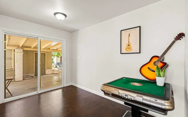 Spacious Retreat w Large Kitchen Outdoor Patio