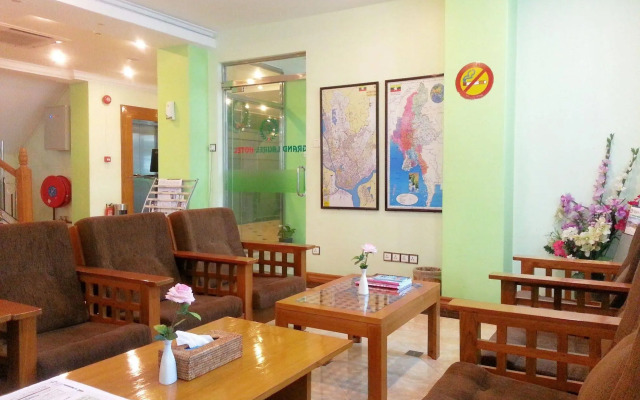 Grand Laurel Hotel