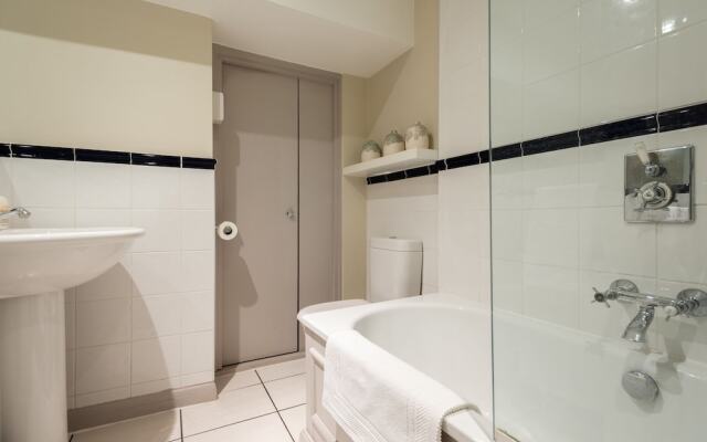 The Luxe Chelsea Townhouse