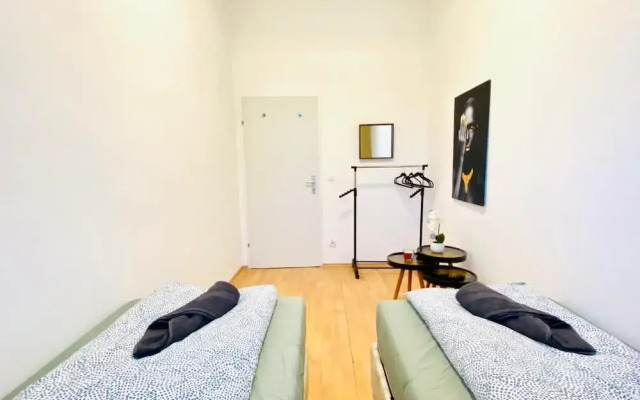 Rooms in Cozy 4BR Shared Apt Central