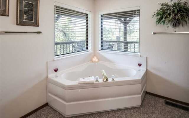 Amys Little Ponderosa - Three Bedroom Cabin