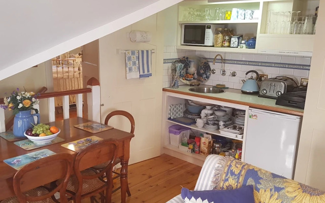 Water Bay Villa Bed and Breakfast