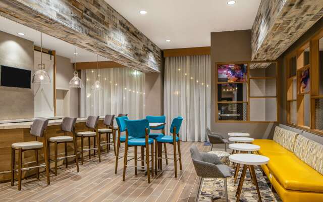 Hampton Inn & Suites Raleigh Midtown