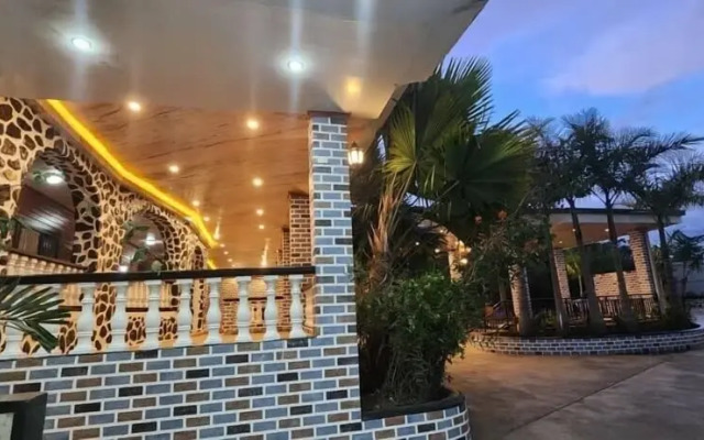 McRoyal Hotel