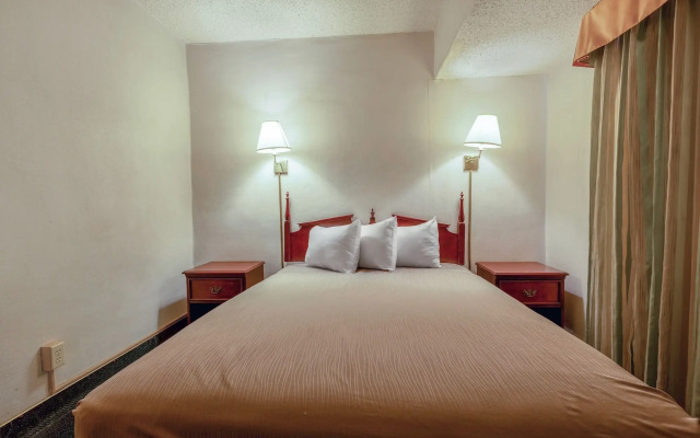 Royal Holiday Motel By Belvilla Gallup I-40