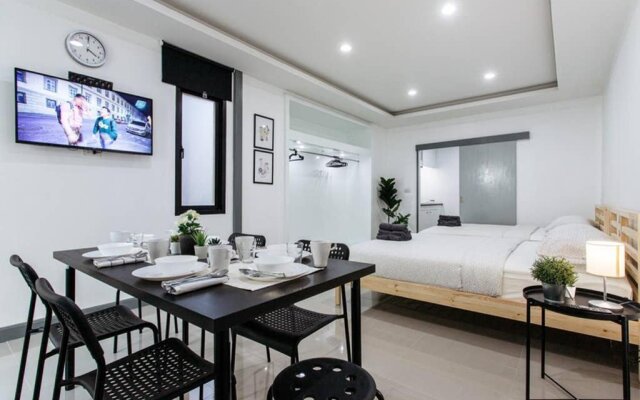 P4 Silom Large 2beds full kitchen WIFI 4-6pax