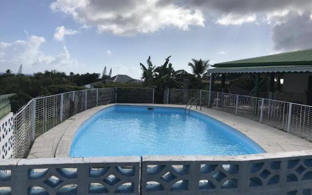 Maison de 4 chambres a Saint Francois a 300 m de la plage avec vue sur la mer piscine privee et jardin clos