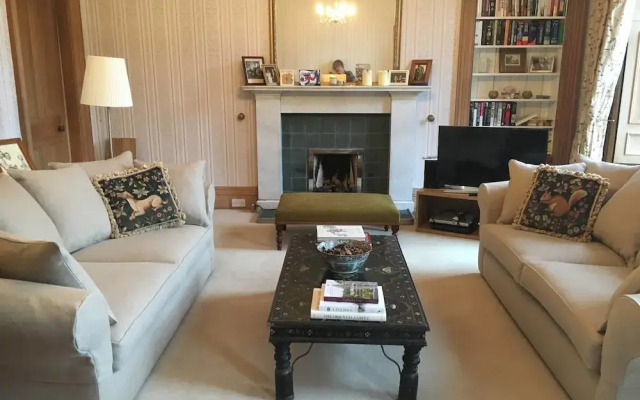 Castle View Spacious 3-bedroom Apartment