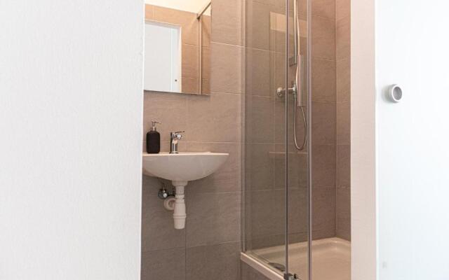 Cozy 2BR Apt. near AKH Hospital-ideal for Longstay